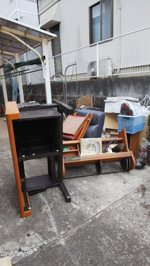 学習机や犬小屋など、大きな不用品の回収!希望日での回収に時間のないお客様に喜んでいただけました。