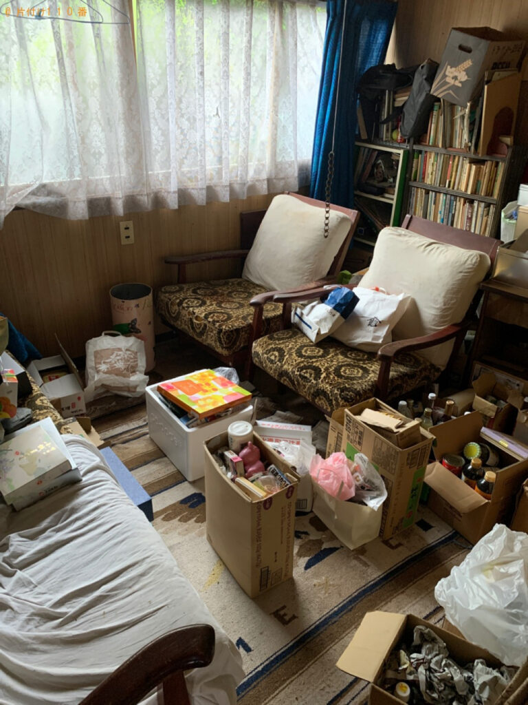 本棚、椅子、ソファー、本、ラグ、ゴミ箱、一般ごみ等の回収・処分